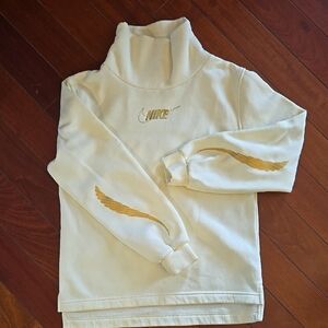 Nike Sportswear Club Fleece Sweatshirt -Cream W Gold Wing Graphic-  Kids Large